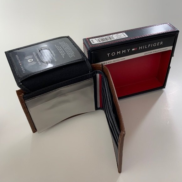 Tommy Hilfiger Premium Leather Wallet & Valet - Picture 5 of 11